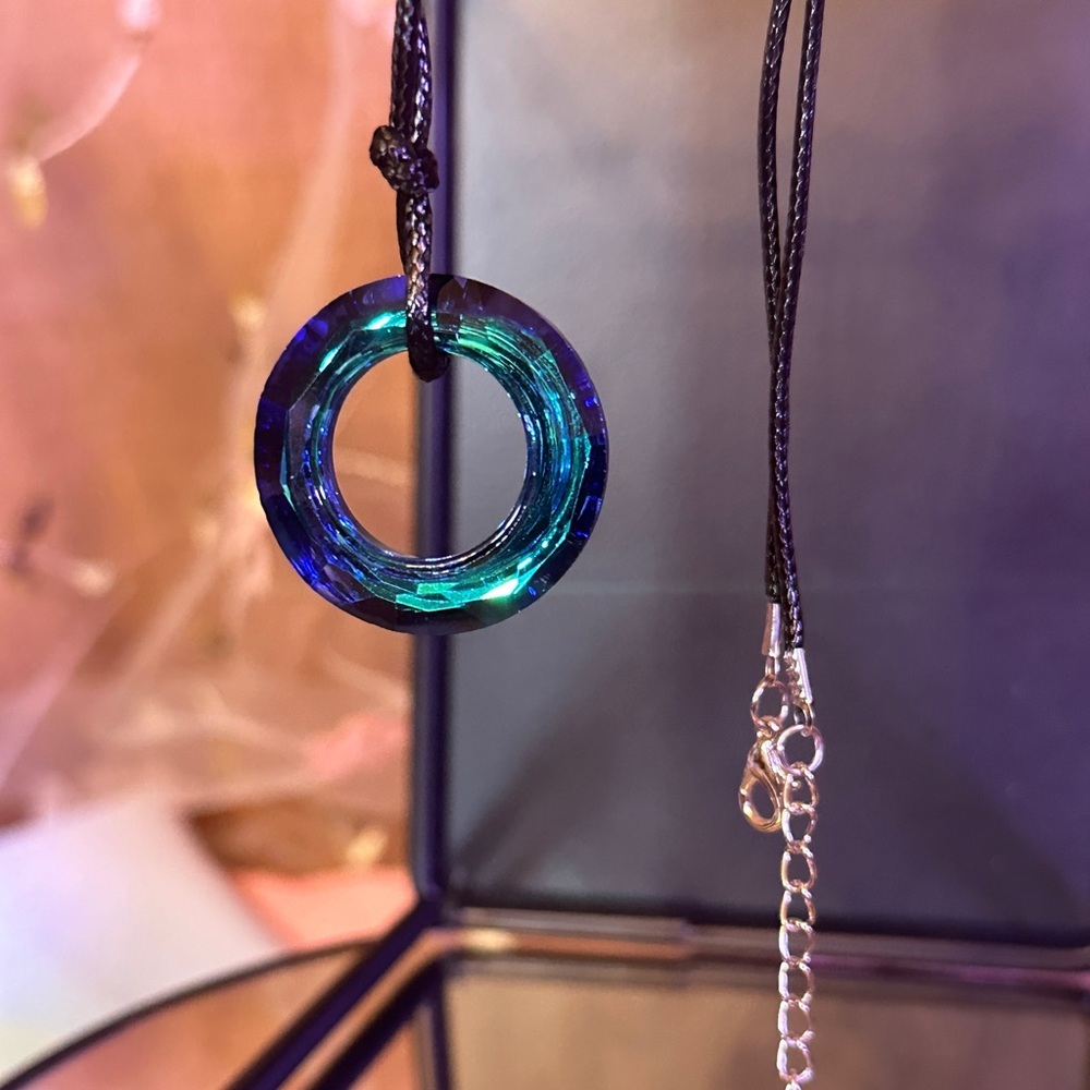 Necklace Iridescent Cut Ring Bermuda Blue Apx 1.25in